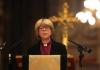 Sarah Mullally pronuncia un discurso tras ser nombrada la primera mujer arzobispo de Canterbury en los casi 500 años de historia de la Iglesia de Inglaterra. Foto: La Hora: EFE