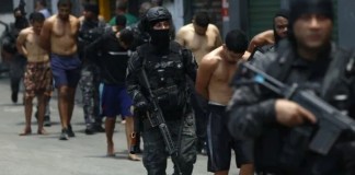 Operativo más letal en Río de Janeiro deja 132 fallecidos; ministro de Justicia cuestiona su legalidad.