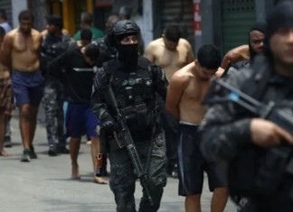 Operativo más letal en Río de Janeiro deja 132 fallecidos; ministro de Justicia cuestiona su legalidad.