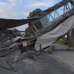 Pasarela colpaso en calzada Aguilar Batres tras colisión de tráiler. Foto La Hora: PMT Villa Nueva