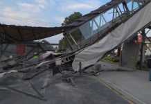 Pasarela colpaso en calzada Aguilar Batres tras colisión de tráiler. Foto La Hora: PMT Villa Nueva