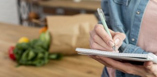 Un carrito bien planificado es sinónimo a tener un estilo de vida ordenado, eficiente y sostenible. Foto: Freepik.