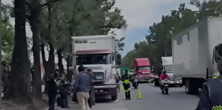 Puesto de registro en zona 7 busca control de pesos de vehículos de transporte de carga Puesto de registro en zona 7 busca control de pesos de vehículos de transporte pesado y de carga.