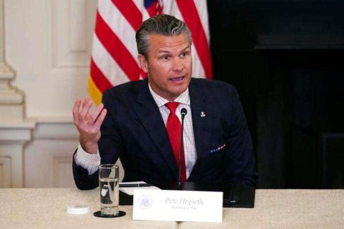 Foto de archivo del secretario de Guerra, Pete Hegseth. Foto: La Hora: EFE//WILL OLIVER