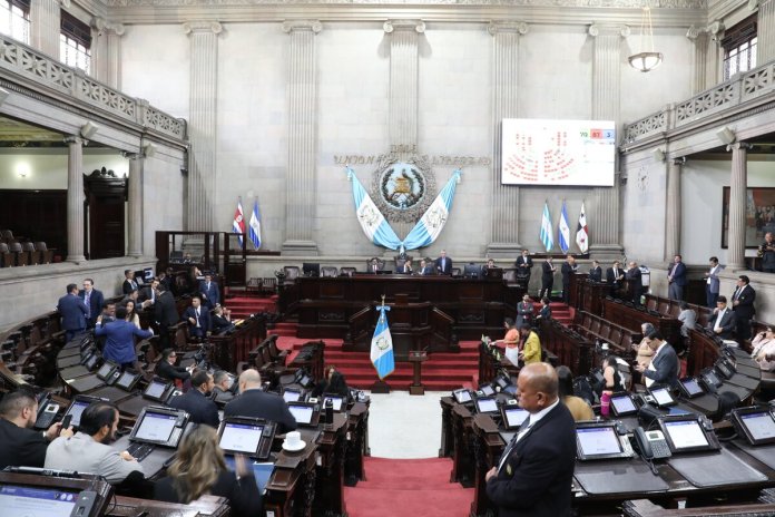 Los diputados elegir a sus autoridades para 2026, entre ellos está Arzú Escobar. Foto: Congreso de la República