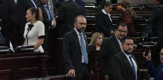 El diputado de Valor, Elmer Palencia, se molesta porque no se lograron sus objetivos. Foto: La Hora / José Orozco