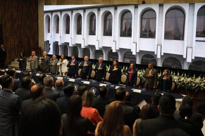 pleno El pleno de magistrados de la CSJ aplazó la decisión de elegir presidente para el próximo domingo a falta de 6 horas para que venza plazo. Foto La Hora: Daniel Ramírez