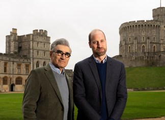 Príncipe William junto a Eugene Levy, en el programa "The Reluctant Traveler" por Apple TV+. Foto: Apple TV+