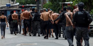 Río de Janeiro sufre operativo policial sin precedentes en sus favelas.