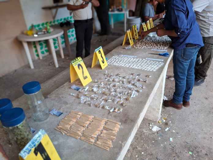 Requisa en prisión de Izabal revela cocaína, marihuana y decenas de teléfonos