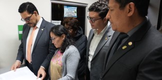 Los diputados se presentaron en la madrugada de este viernes a la CC para accionar contra la Ley Codedes. Foto: Movimiento Semilla