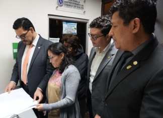 Los diputados se presentaron en la madrugada de este viernes a la CC para accionar contra la Ley Codedes. Foto: Movimiento Semilla