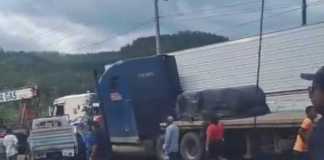 Un tráiler sin frenos causa una múltiple colisión en ruta CA-2 Occidente.