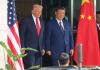 El presidente estadounidense Donald Trump (i) y el presidente chino Xi Jinping (c) salen de sus conversaciones en el salón de recepciones Naraemaru, dentro de una base de la Fuerza Aérea en Busan. Foto: La Hora/ EFE