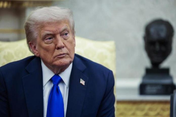 El presidente de Estados Unidos, Donald Trump, redobló sus ataques este miércoles contra las autoridades de Chicago y llamó a que se encarcele Foto: La Hora: EFE