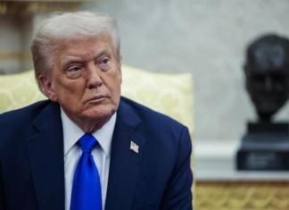El presidente de Estados Unidos, Donald Trump, redobló sus ataques este miércoles contra las autoridades de Chicago y llamó a que se encarcele Foto: La Hora: EFE