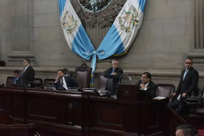 vamosdirectiacongreso La Corte de Constitucionalidad otorga un amparo para que la junta directiva retome la plenaria y elegir al primer secretario. Foto: La Hora / José Orozco