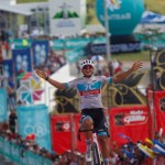 Sebastián Calderón del equipo Hyundai, consigue la victoria en la segunda etapa de la Vuelta Ciclística a Guatemala. Foto: Federación Deportiva Nacional de Guatemala