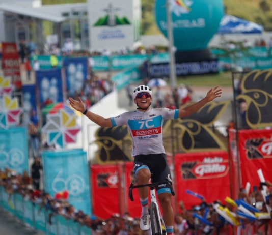 Sebastián Calderón del equipo Hyundai, consigue la victoria en la segunda etapa de la Vuelta Ciclística a Guatemala. Foto: Federación Deportiva Nacional de Guatemala