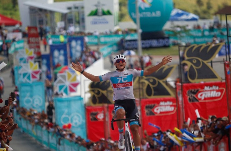 Sebastián Calderón del equipo Hyundai, consigue la victoria en la segunda etapa de la Vuelta Ciclística a Guatemala. Foto: Federación Deportiva Nacional de Guatemala