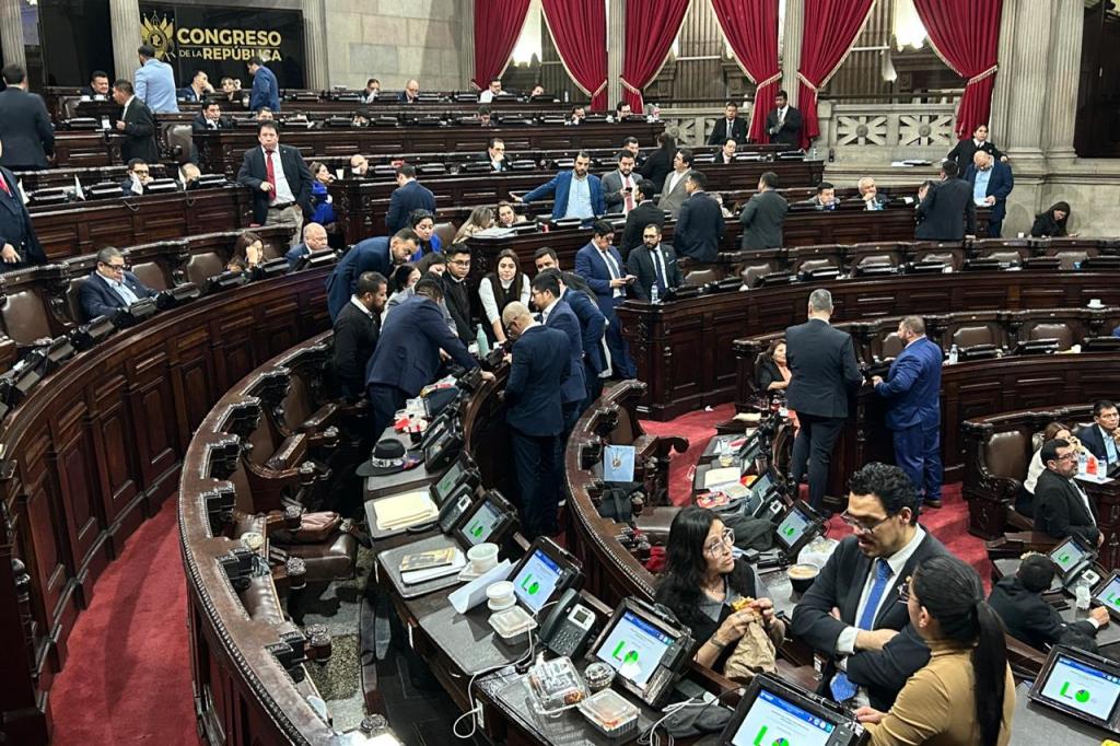 El Congreso aprobó el Presupuesto 2026 en una jornada maratónica. Foto La Hora: José Orozco 