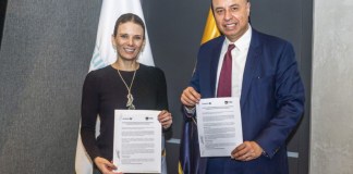 María José Paiz, gerente de Fundación Bi; José Cyrano Ruiz Cabarrús, rector de la Universidad Da Vinci de Guatemala. Foto: Cortesía Fundación Bi.