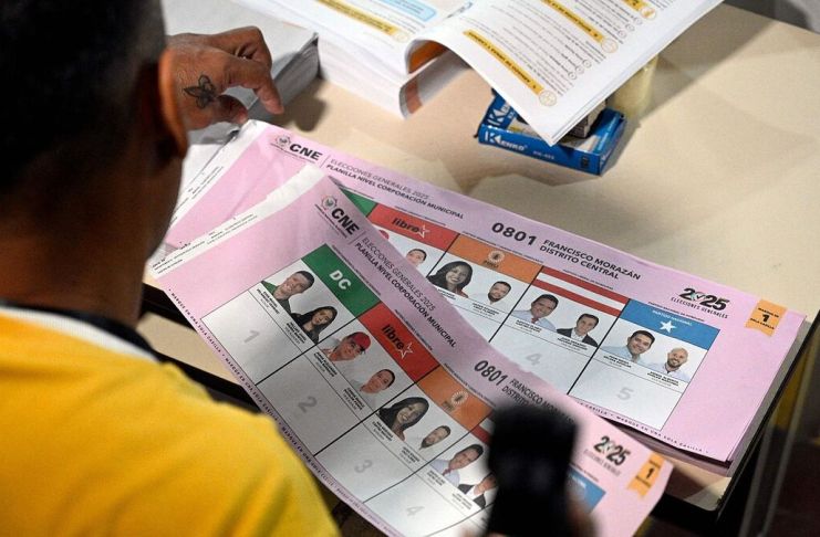 Elecciones en Honduras se extienden a una hora más tras decisión de juntas receptoras de votos.