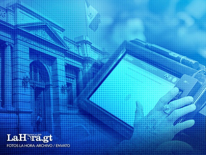 El Congreso de la República busca comprar 175 computadoras para los curules de los diputados, según Guatecompras. Diseño La Hora: Alejandro Ramírez