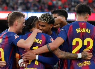 3-1. El Barça remonta ante el Alavés y dormirá líder