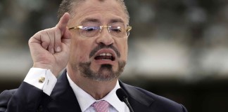 Costa Rica: Chaves canta tras audiencia sobre su desafuero