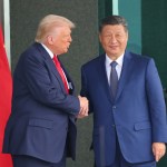 Fotografía de archivo de los presidentes Donald Trump y Xi Jinping en Corea del Sur. Foto La Hora: EFE