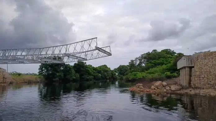 926a438d-e706-41c4-a61b-1f9be43ae74a (1) CIV: Cuatro módulos del puente de Sayaxché quedan restantes por instalar para habilitar paso.