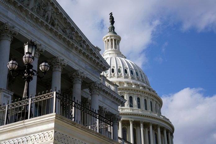 El Congreso de EE.UU. aprueba el acuerdo que pone fin a 43 días de cierre de Gobierno El Capitolio de Estados Unidos, en Washington D. C., EE. UU. Foto La Hora: EFE