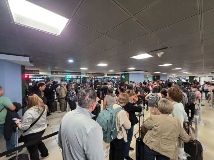 Aumento en el flujo de pasajeros en el Aeropuerto La Aurora. Foto La Hora: DGAC.