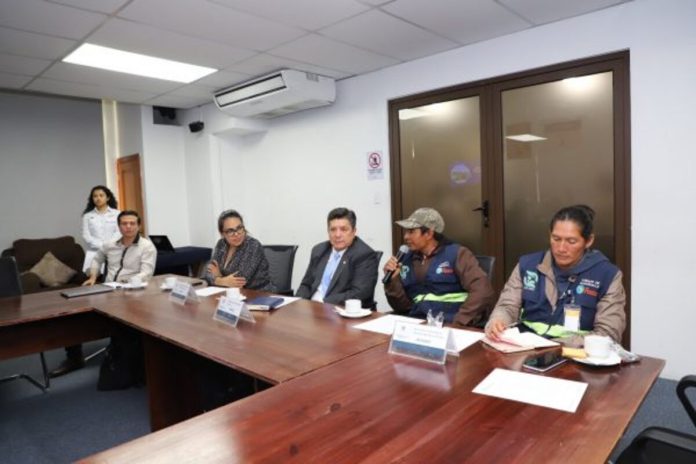 MARN preside conversaciones con recicladores del vertedero de AMSA ante su futuro cierre.