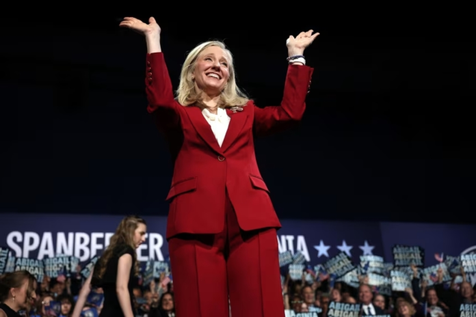 Abigail Spanberger Abigail Spanberger es electa como gobernadora en Virgina.