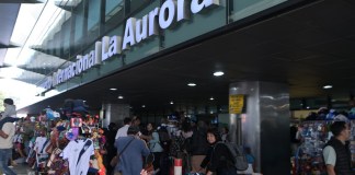 Archivo de la entrada del Aeropuerto Internacional La Aurora. Foto La Hora: Fabricio Alonzo