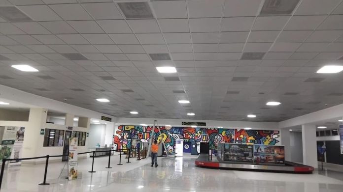 La iluminación en la sala de abordaje e iluminación está siendo mejorada en la terminal aérea. Foto La Hora: Aeropuerto Mundo Maya