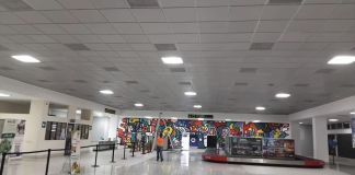 La iluminación en la sala de abordaje e iluminación está siendo mejorada en la terminal aérea. Foto La Hora: Aeropuerto Mundo Maya