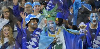 Las muestras de amor al seleccionado guatemalteco se hicieron notar en varios puntos del graderío del estadio. Foto La Hora: Fabricio Ramírez