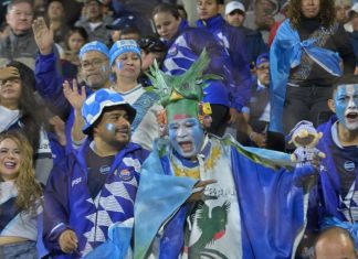 Las muestras de amor al seleccionado guatemalteco se hicieron notar en varios puntos del graderío del estadio. Foto La Hora: Fabricio Ramírez