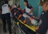Cuatro agentes de la PNC resultaron heridos tras ser arrollados en dos accidentes de tránsito distintos Agente de la PNC ingresando al IGSS tras ser arrollado. Foto La Hora: CBV
