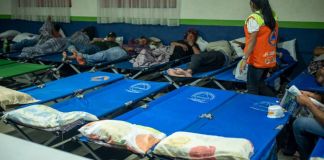 Albergue habilitado por Conred debido a época fría. Foto La Hora: Conred