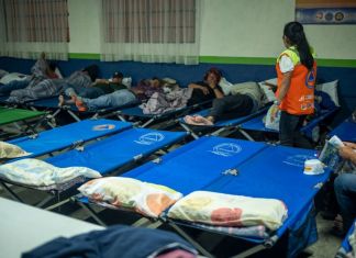 Albergue habilitado por Conred debido a época fría. Foto La Hora: Conred