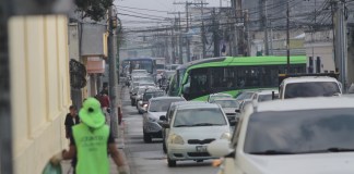 Así está el panorama vial: Muni reporta congestión por Black Friday, fin de mes y eventos en la ciudad Archivo de alta carga vehicular en la zona 1 capitalina. Foto La Hora: Jose Orozco