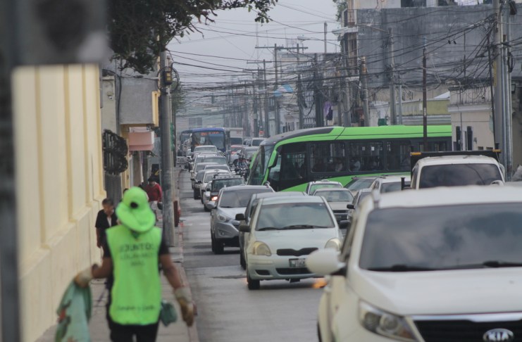 Archivo de alta carga vehicular en la zona 1 capitalina. Foto La Hora: Jose Orozco