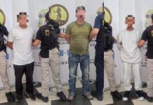 Cuatro retornados son capturados tras arribar en vuelo de EE. UU. Guatemaltecos deportados desde Estados Unidos fueron capturados. Foto La Hora: PNC.