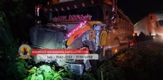 Fuerte accidente de tránsito en el kilómetro 102, jurisdicción de Santa Lucía Cotzumalguapa, Escuintla Foto: CVB Santa Lucía Cotzumalguapa, Escuintla
