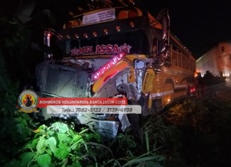 Fuerte accidente de tránsito en el kilómetro 102, jurisdicción de Santa Lucía Cotzumalguapa, Escuintla Foto: CVB Santa Lucía Cotzumalguapa, Escuintla