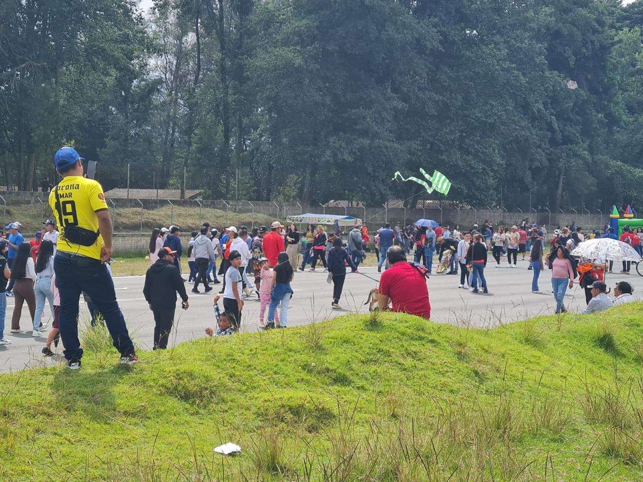 Barriletes en aeródromos. Foto La Hora: DGAC